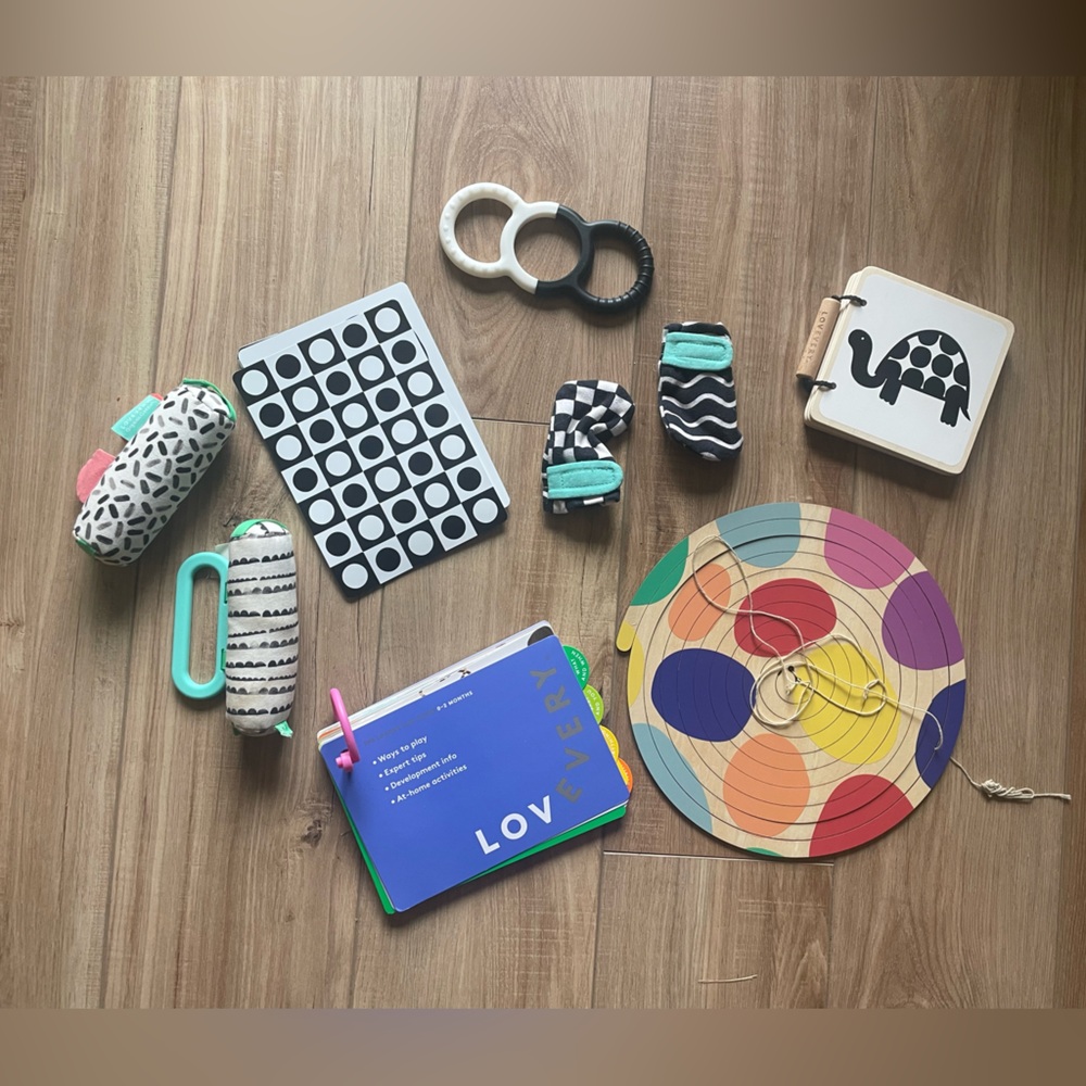 Lovevery The Looker Playkit for 0-3 months